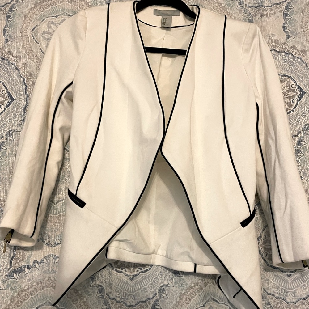 NWOT white with black stripe H&M fitted blazer with zip sleeve!